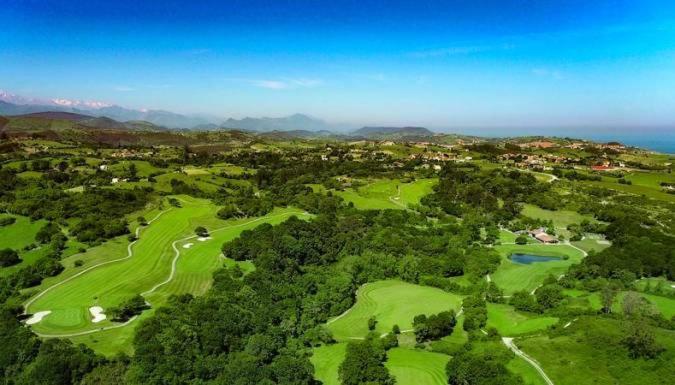 Alto Santiago Alojamiento Con Parking San Vicente De La Barquera Exteriör bild